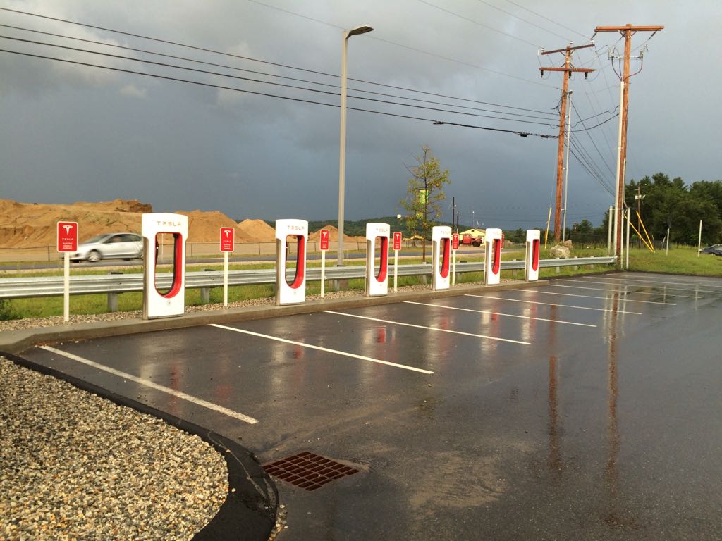 Hooksett Travel Plaza = Northbound Hooksett, NH EV Station