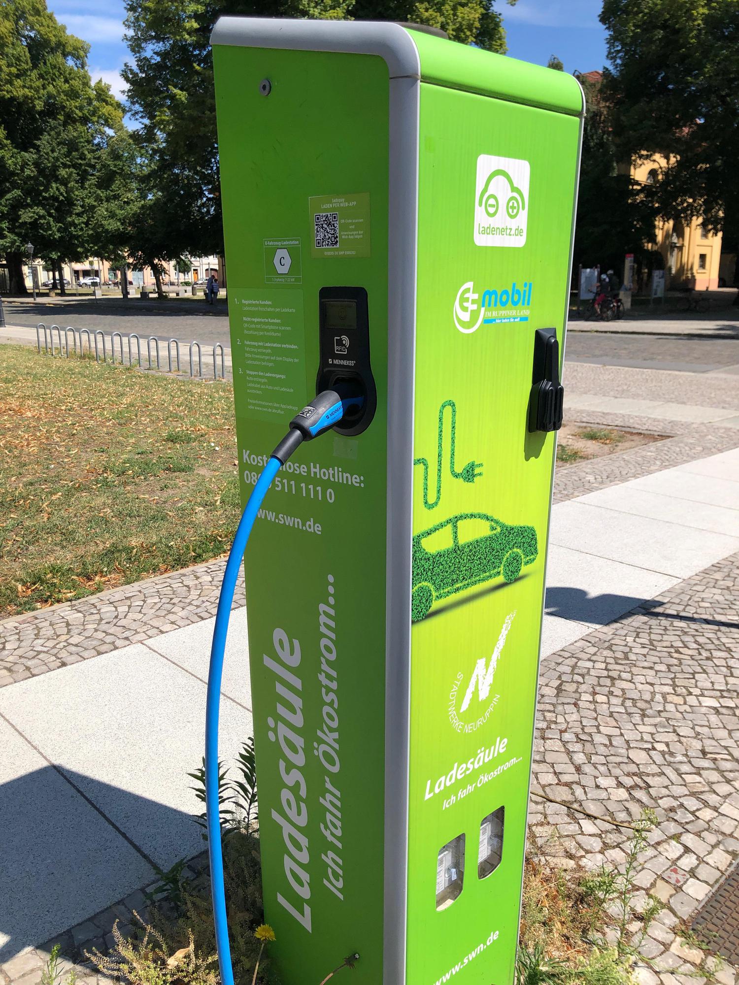 Schinkelstraße 8 Parken Neuruppin, BB EV Station