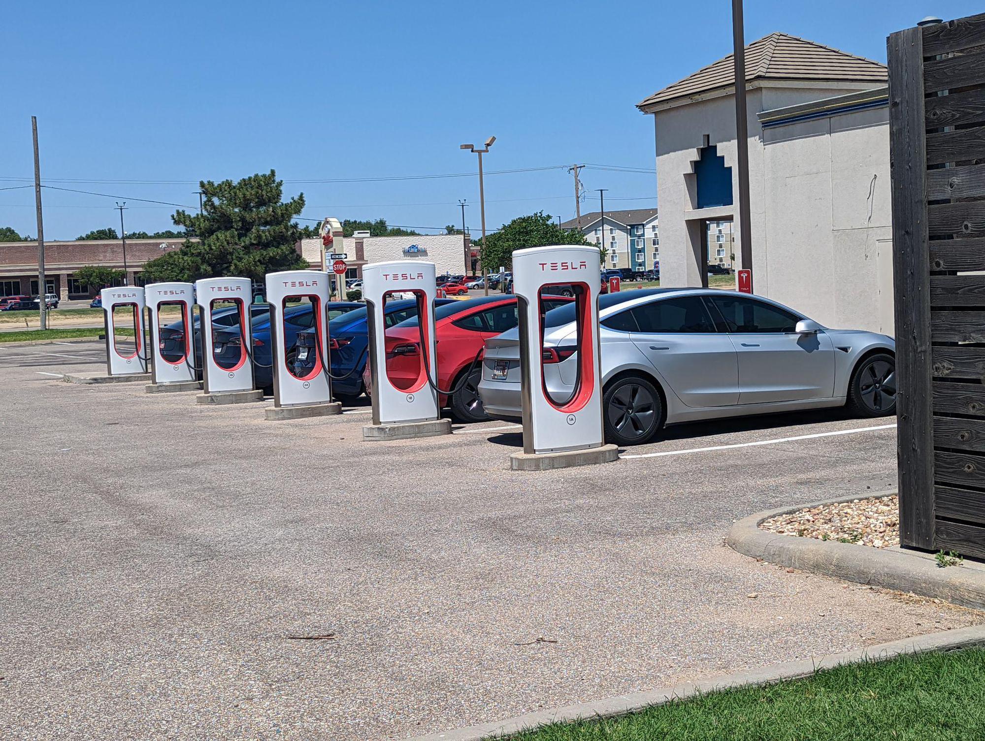 Applebee's Wichita, KS EV Station