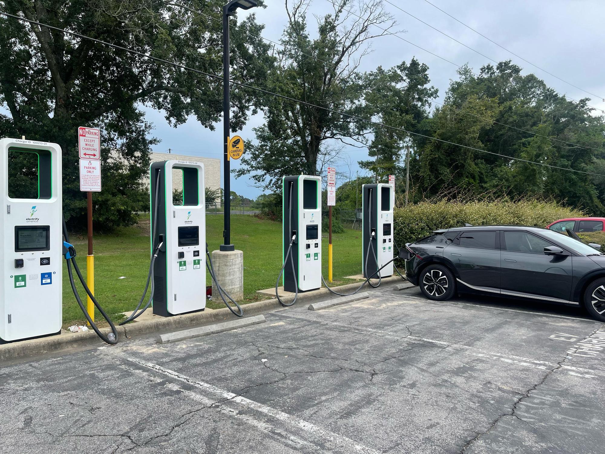 Walmart Supercenter Chipley, FL EV Station