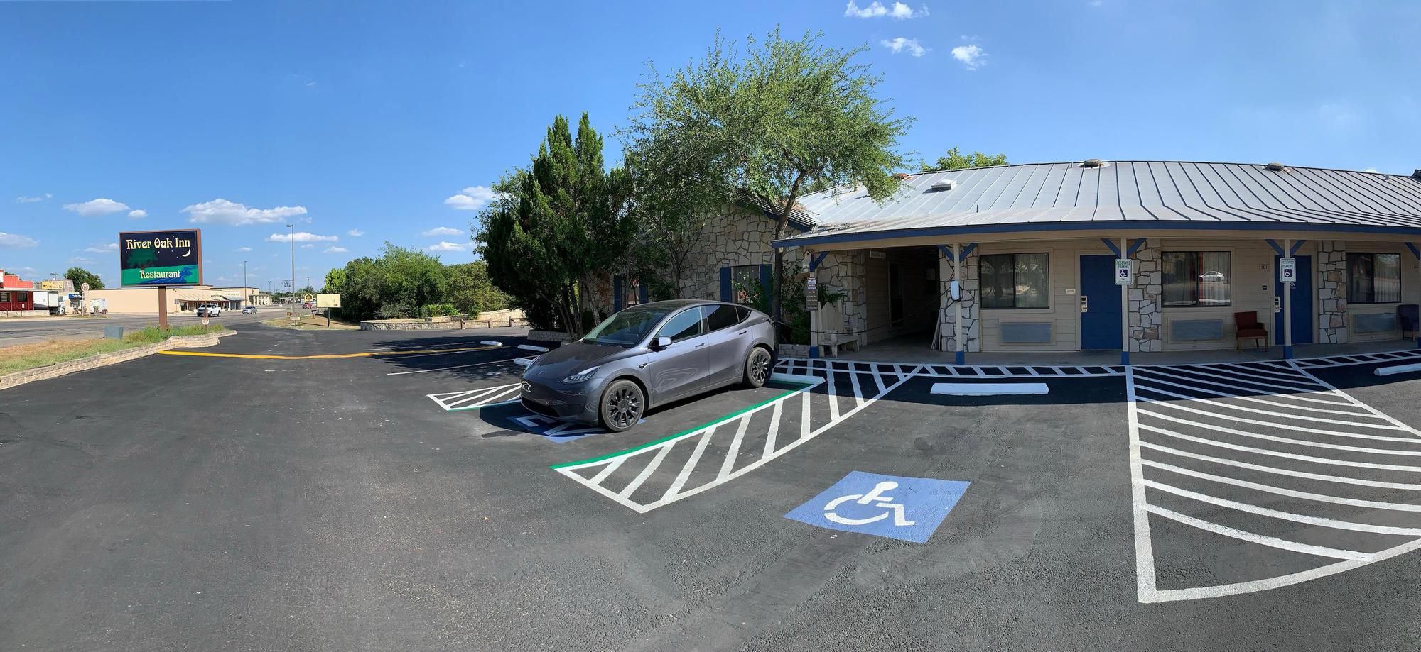 River Oak Inn & Restaurant Bandera, TX EV Station