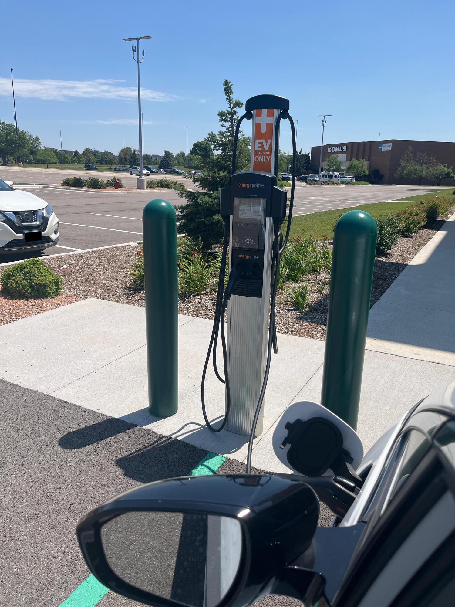 Woodman's Food Market Bloomingdale, IL EV Station