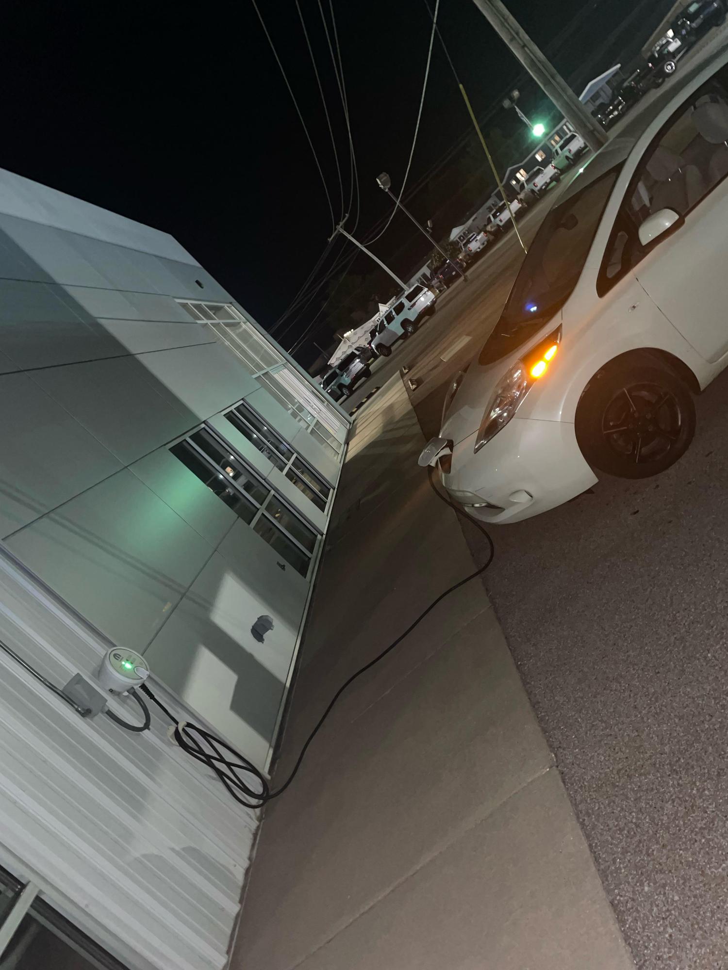 Peppers Chevrolet GMC (3) Paris, TN EV Station