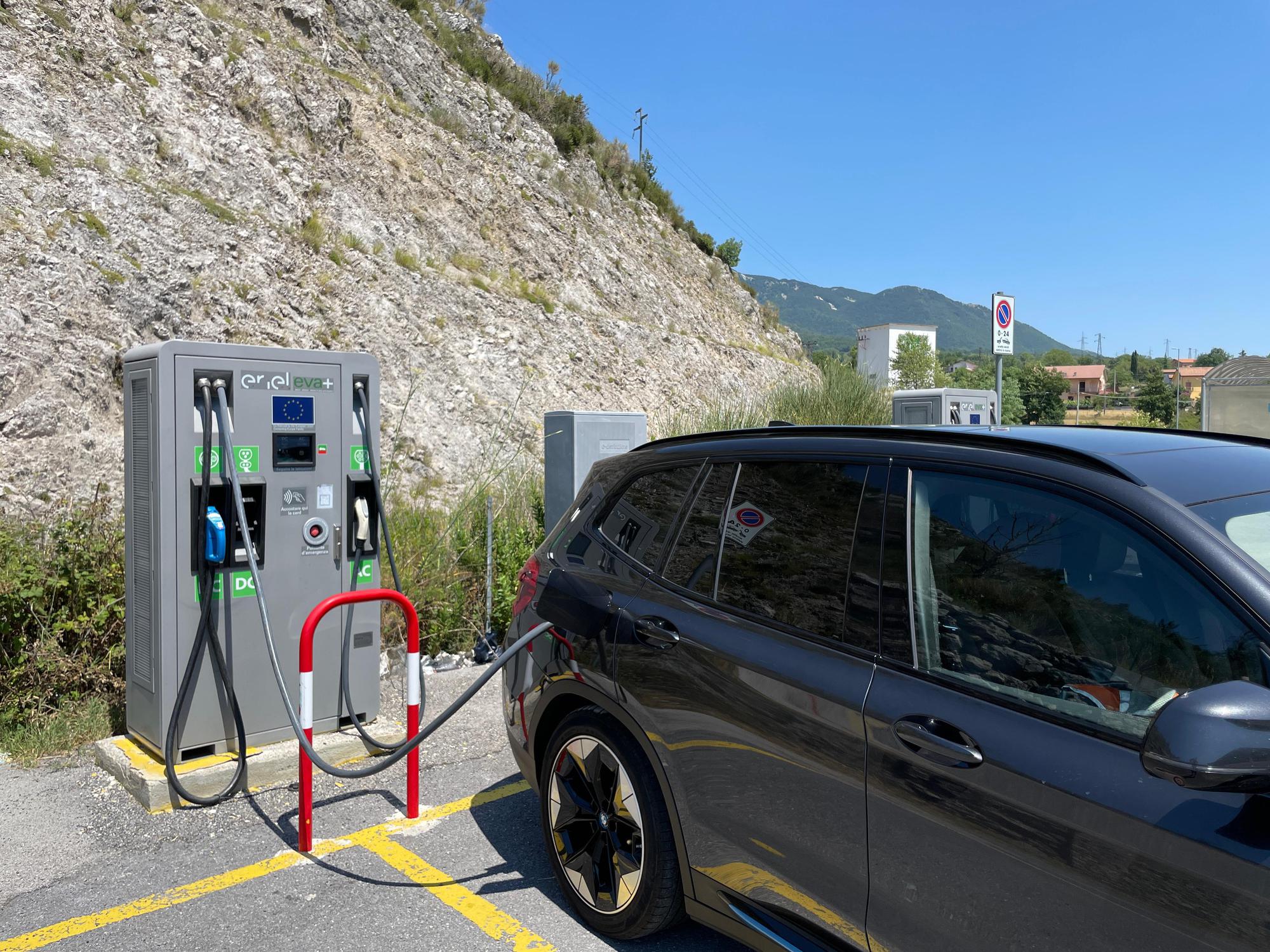 S Da Statale 19 Delle Calabrie S.da Statale 19 delle Calabrie, 85044 Lauria PZ, Italy EV Station S Da Statale 19 Delle Calabrie S.da Statale 19 delle Calabrie, 85044 Lauria PZ, Italy EV Station