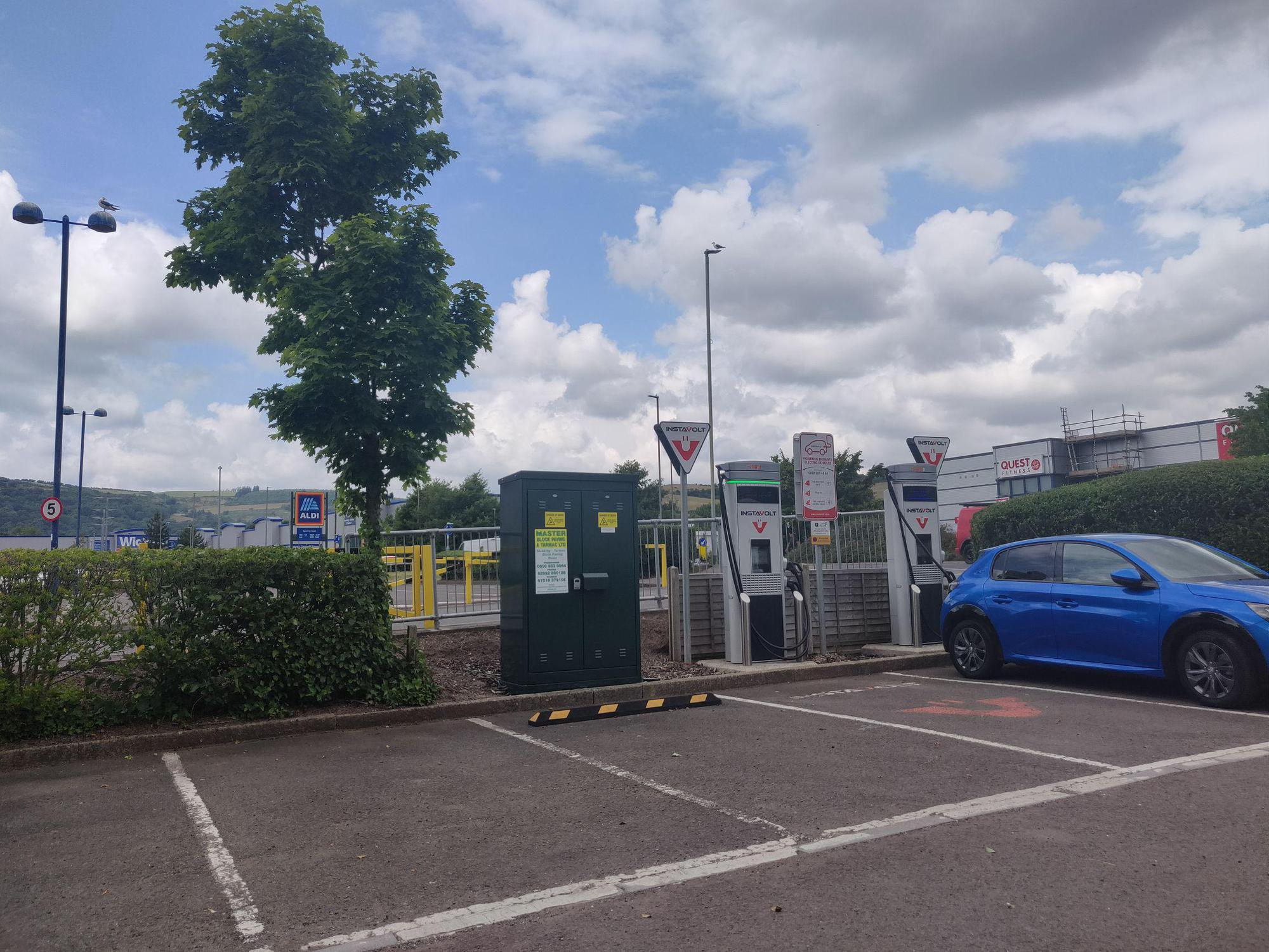 Halfords/Currys Unit 10, Gallagher Retail Park, Parc Pontypandy