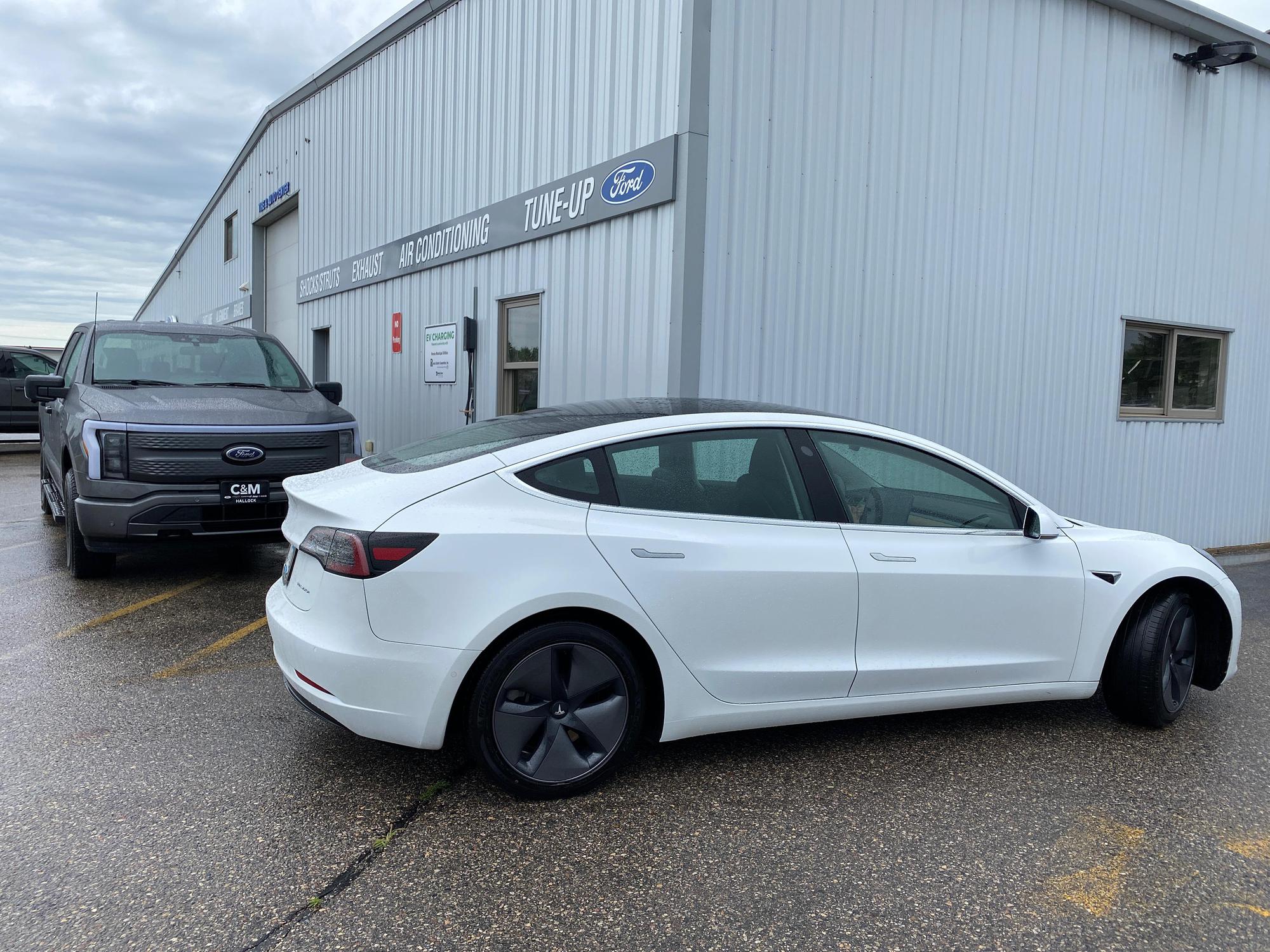 Roseau County Ford Roseau, MN EV Station