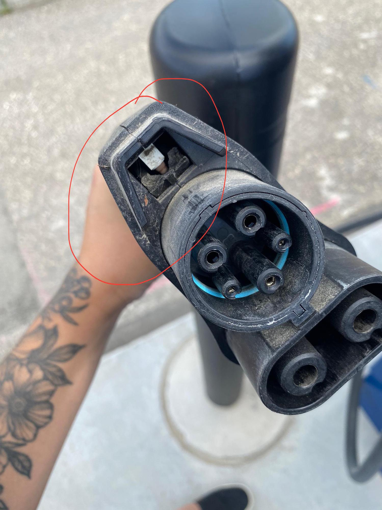 Canadian Tire Regina (2) Regina, SK EV Station