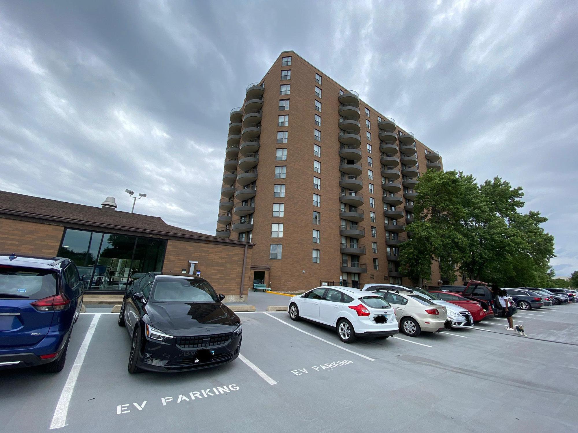 The Durham Apartments Edina, MN EV Station