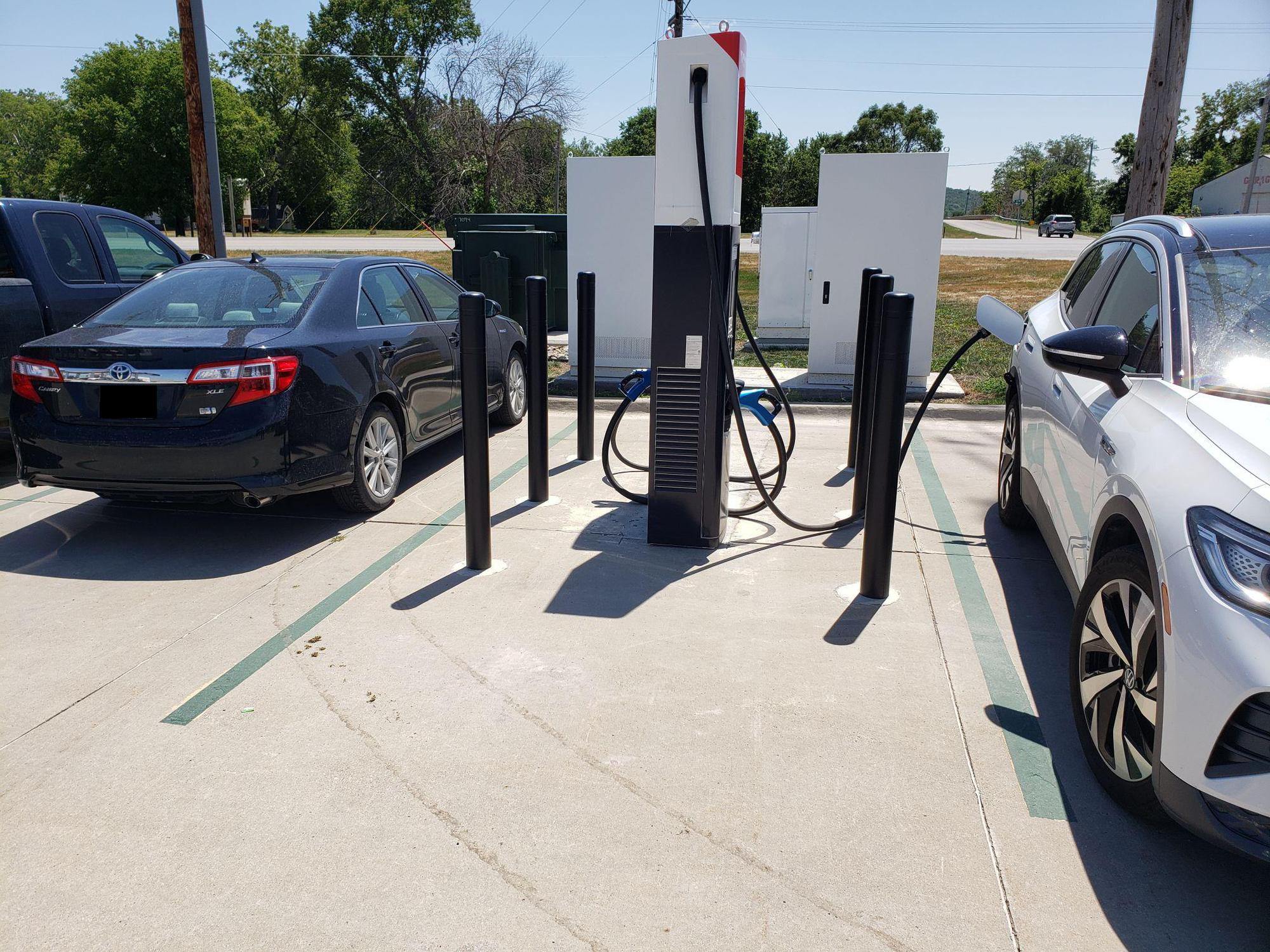 Kum & Go Bevington Bevington, IA EV Station