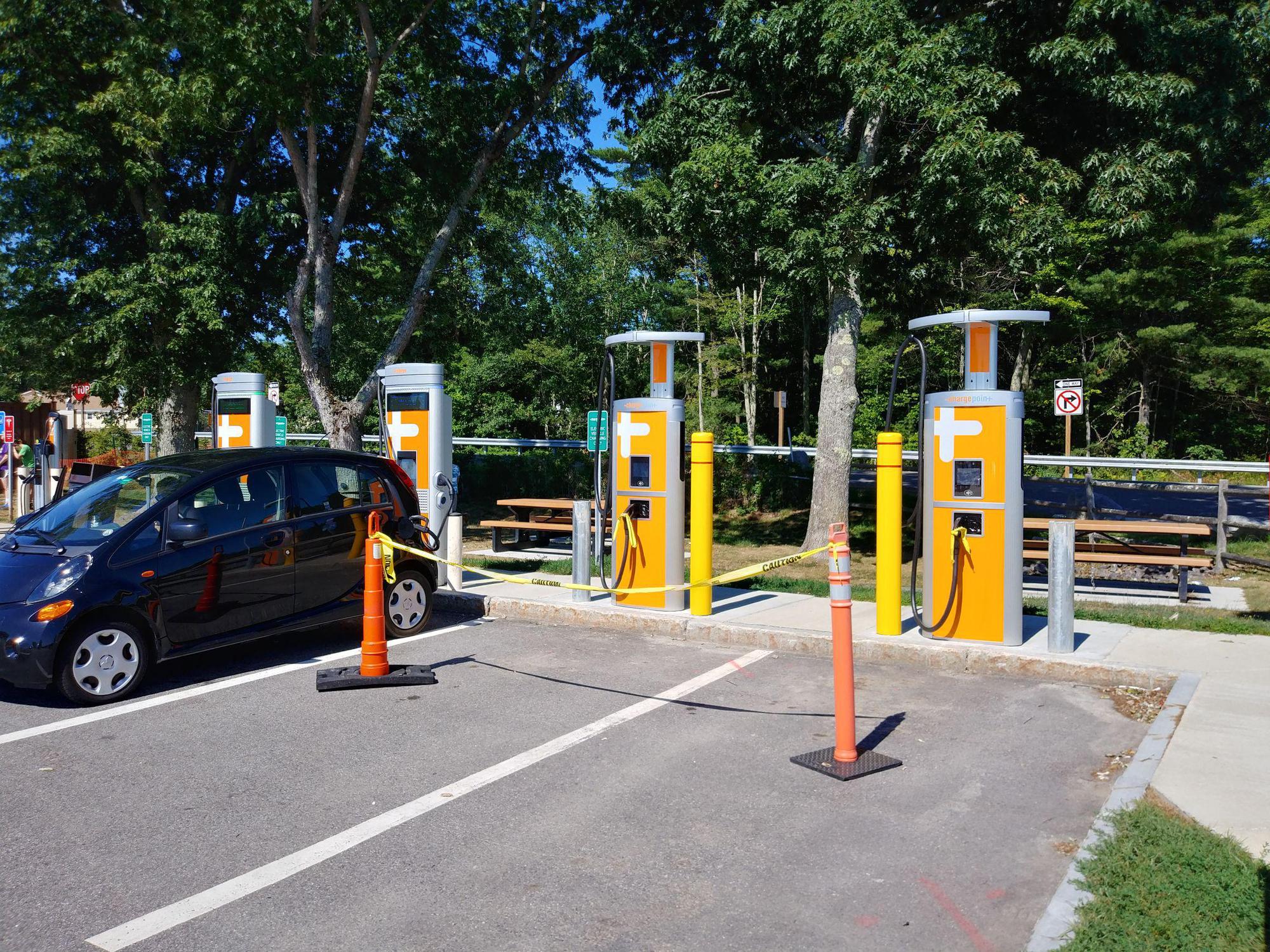 Kennebunk Service Plaza Southbound (2) Kennebunk, ME EV Station