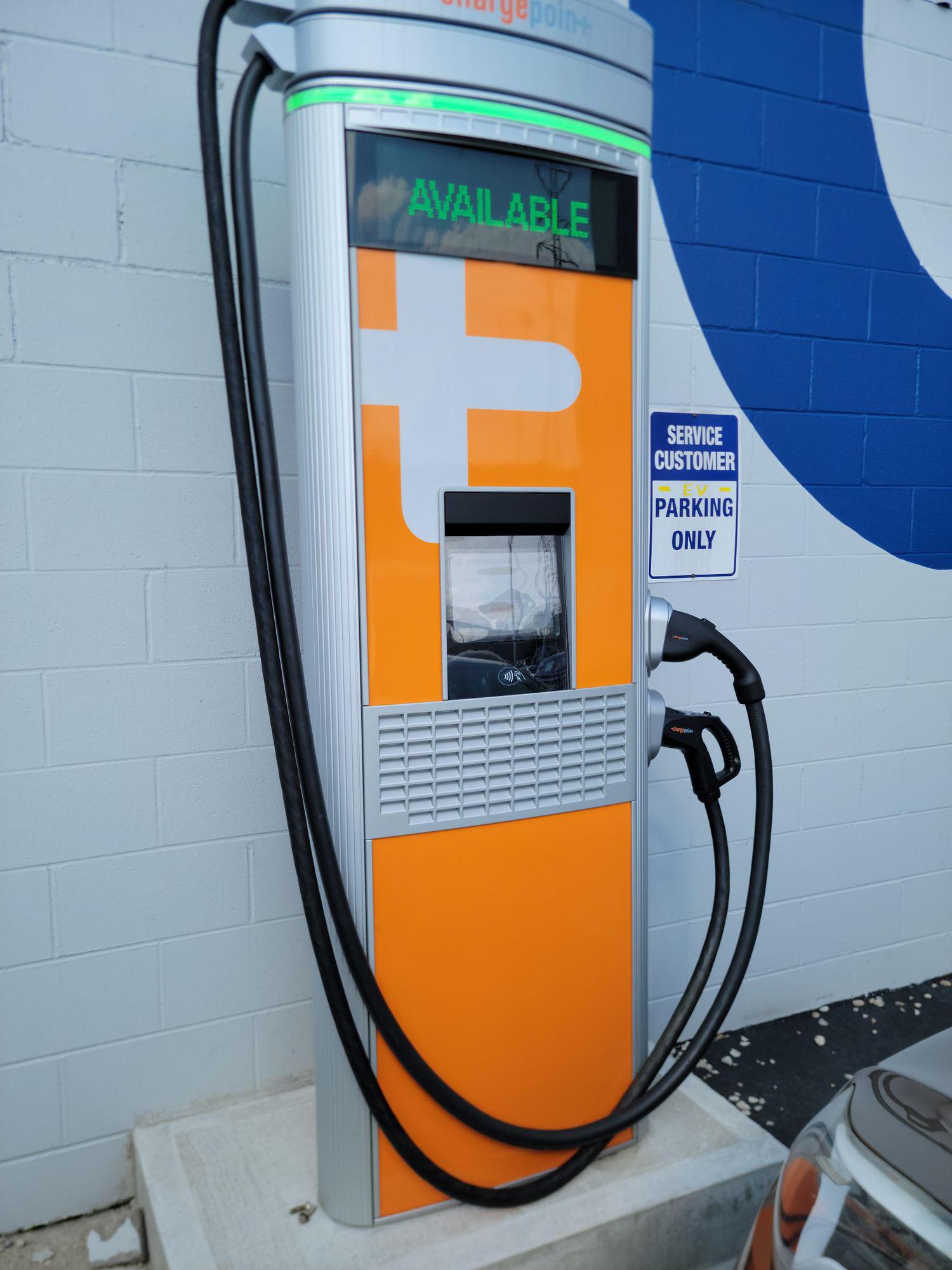 Jeff Wyler Hyundai Service Building Cincinnati, OH EV Station