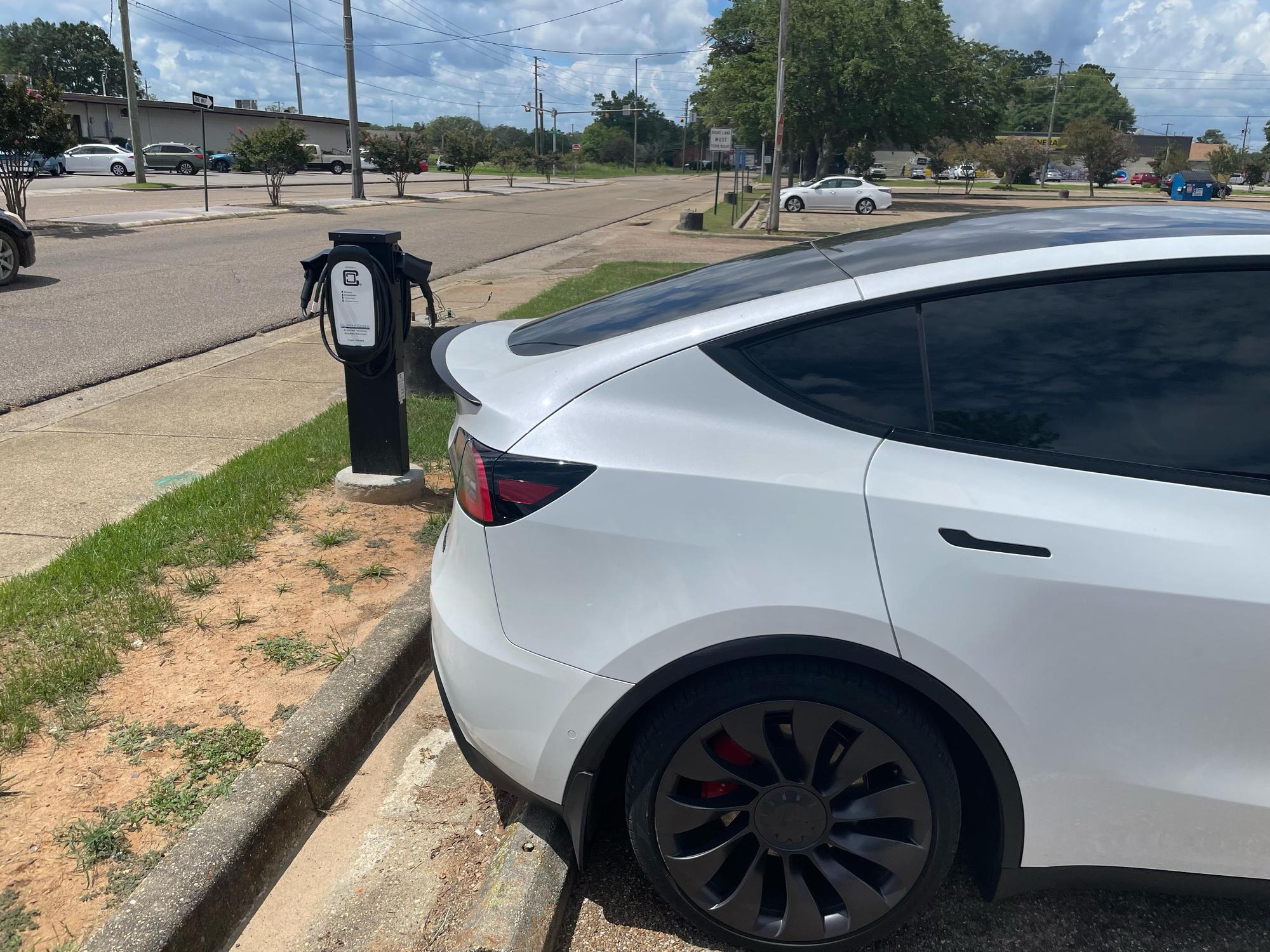 Scotsman General Store Laurel, MS EV Station