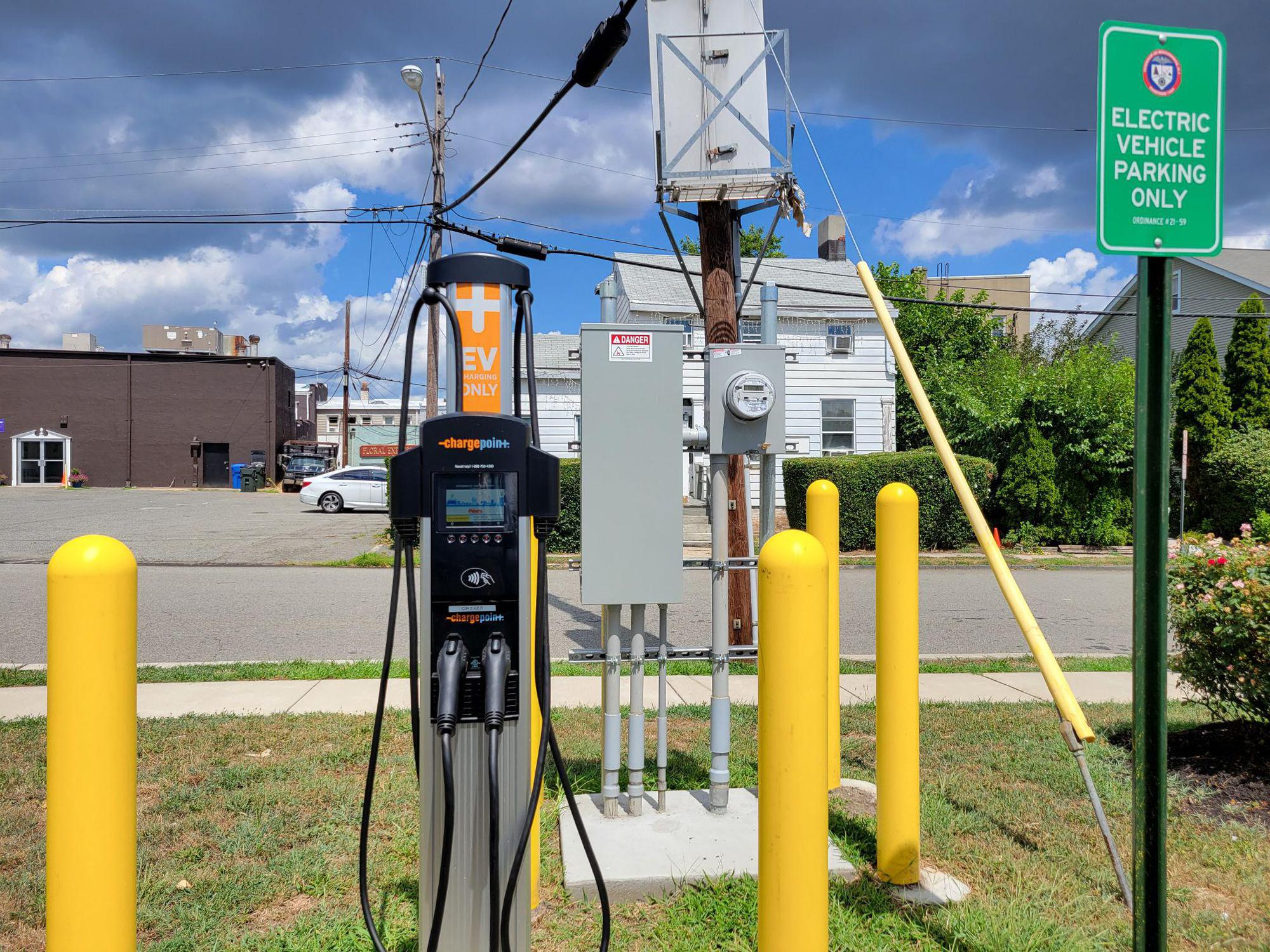 Woodbridge Downtown Parking Woodbridge Township, NJ EV Station