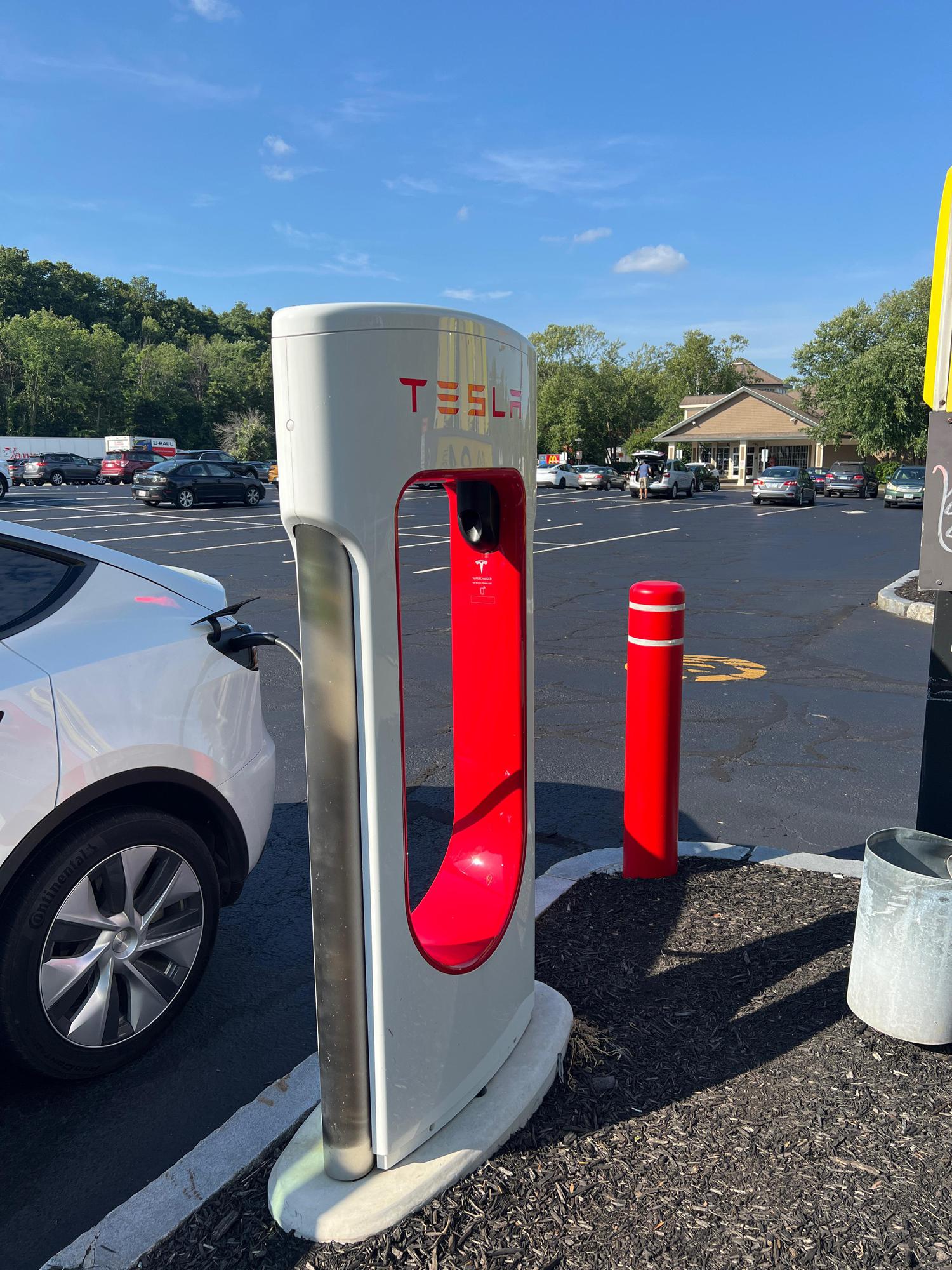 Charlton Service Plaza Eastbound Charlton, MA EV Station