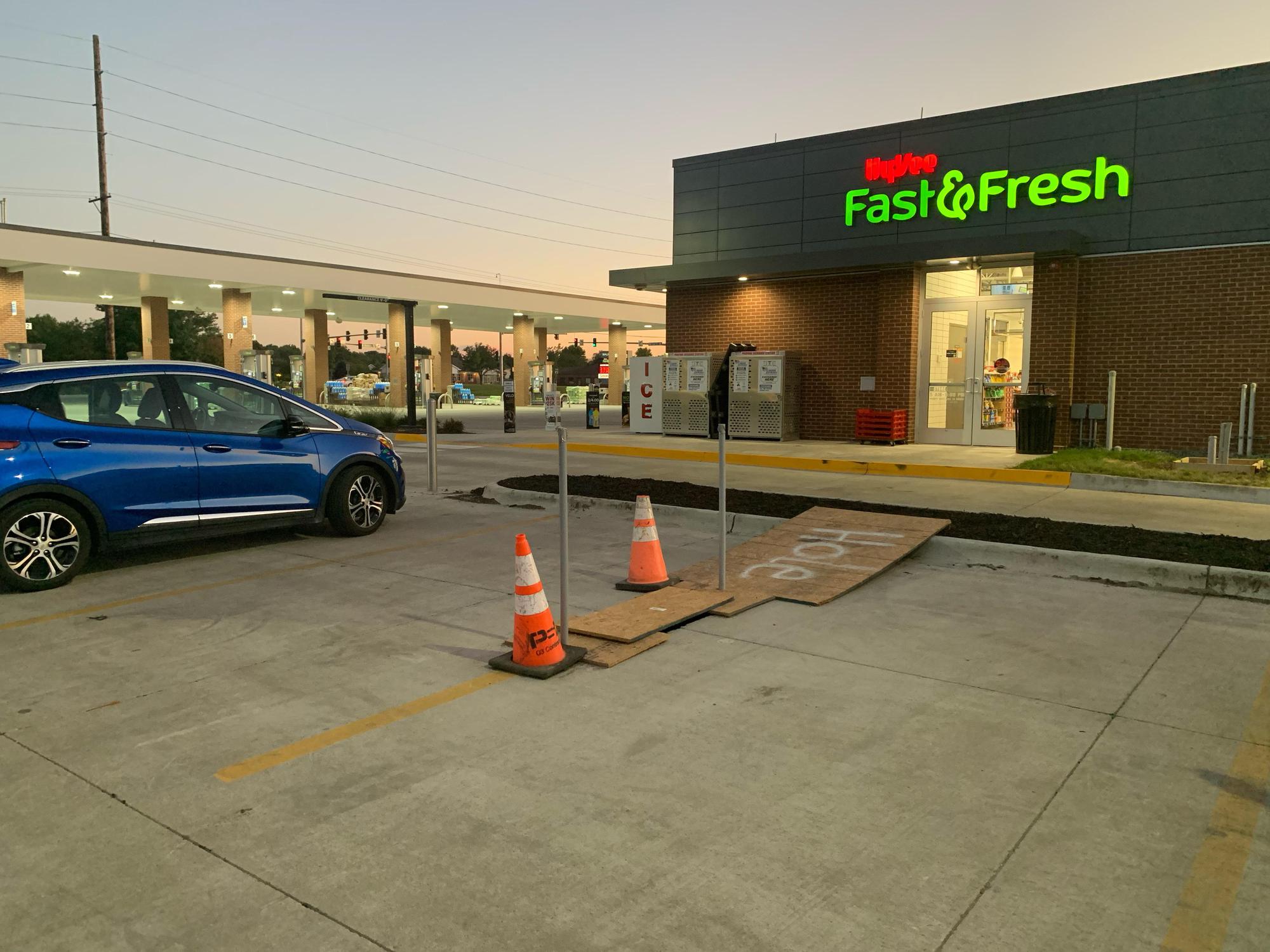 HyVee Fast & Fresh Waukee, IA EV Station