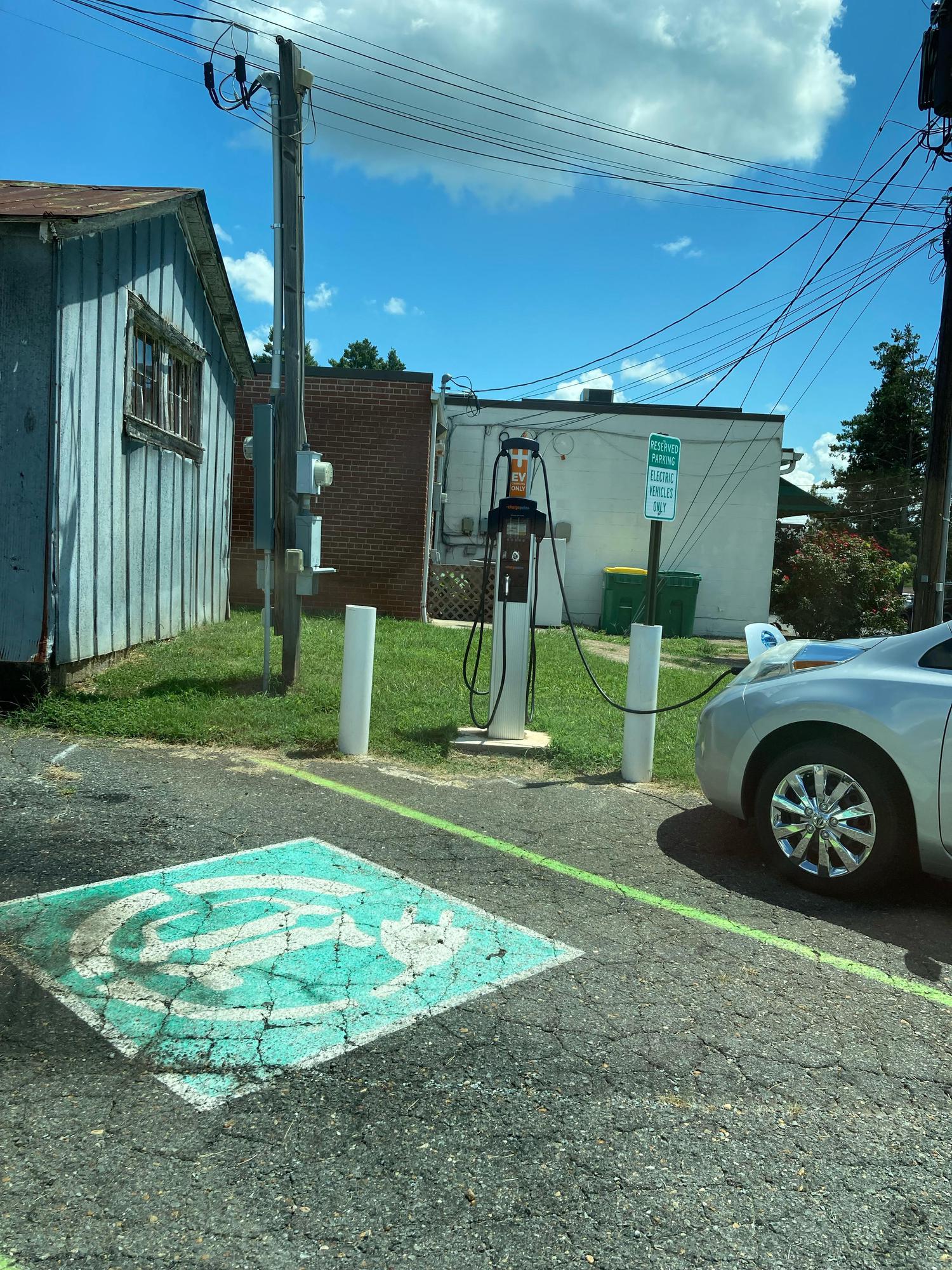 Pilot Mountain Town Hall Pilot Mountain, NC EV Station