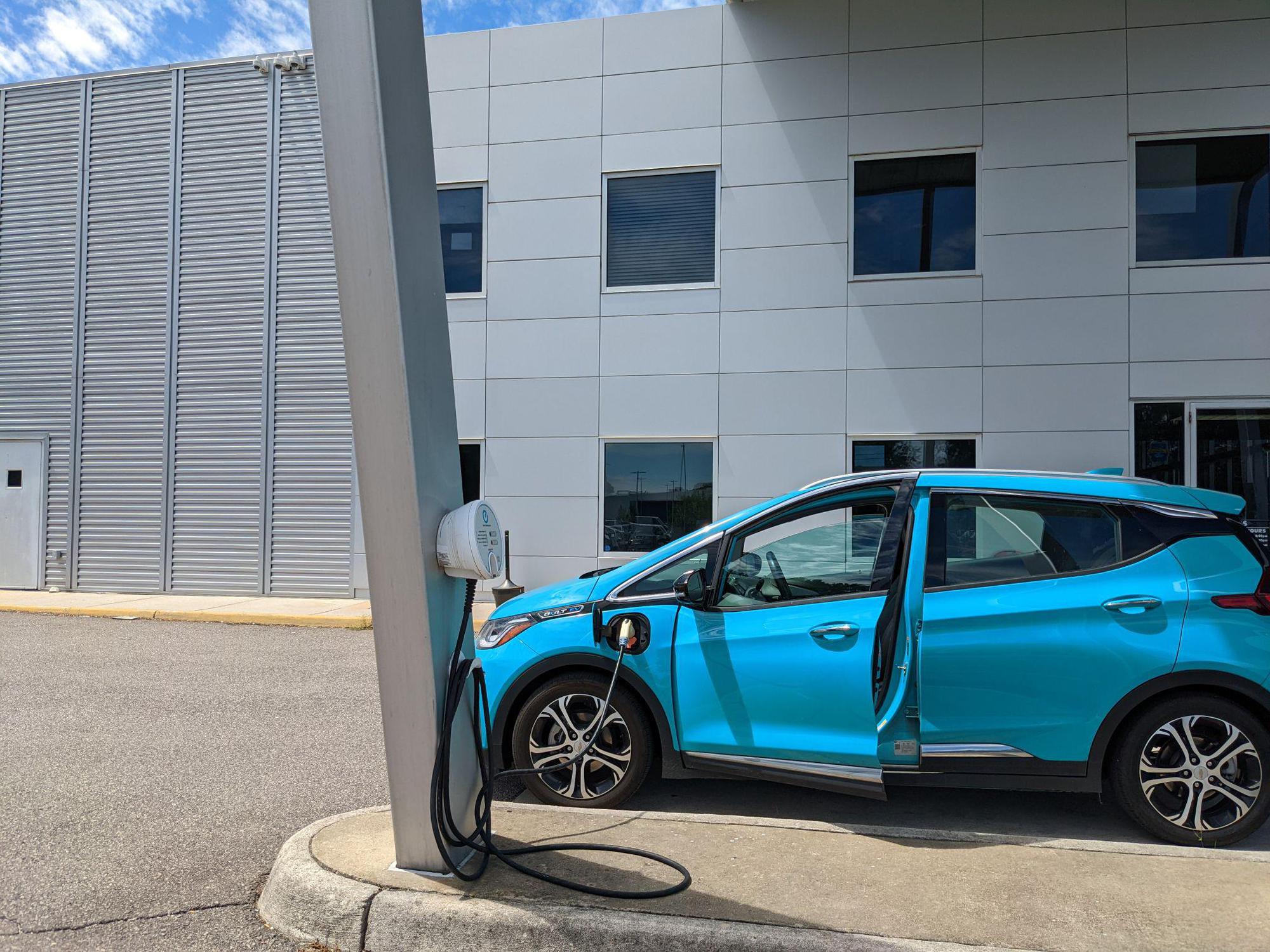 Hall Nissan Chesapeake Chesapeake, VA EV Station