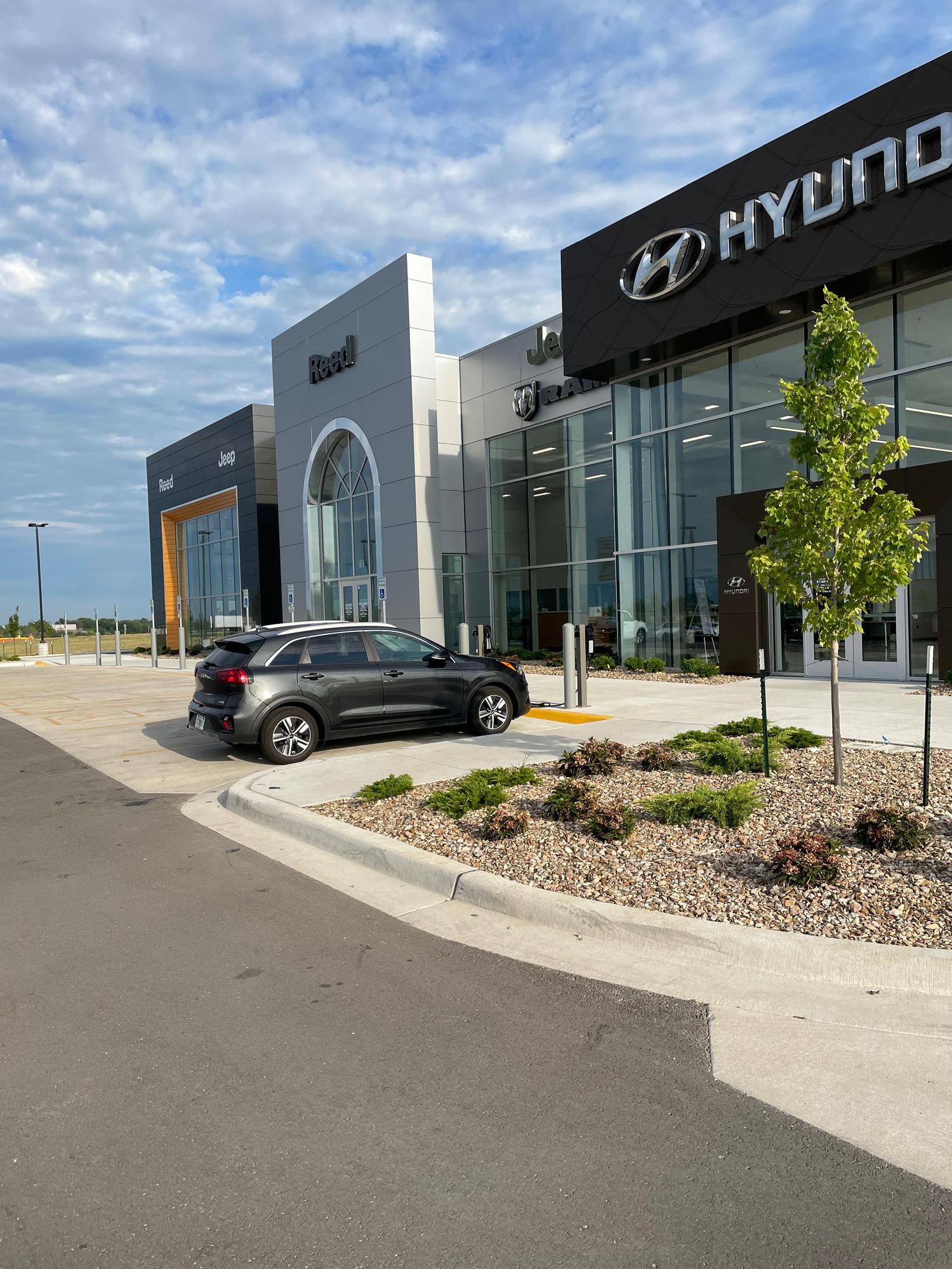 Reed Chrysler Dodge Jeep Ram St Joseph, MO EV Station