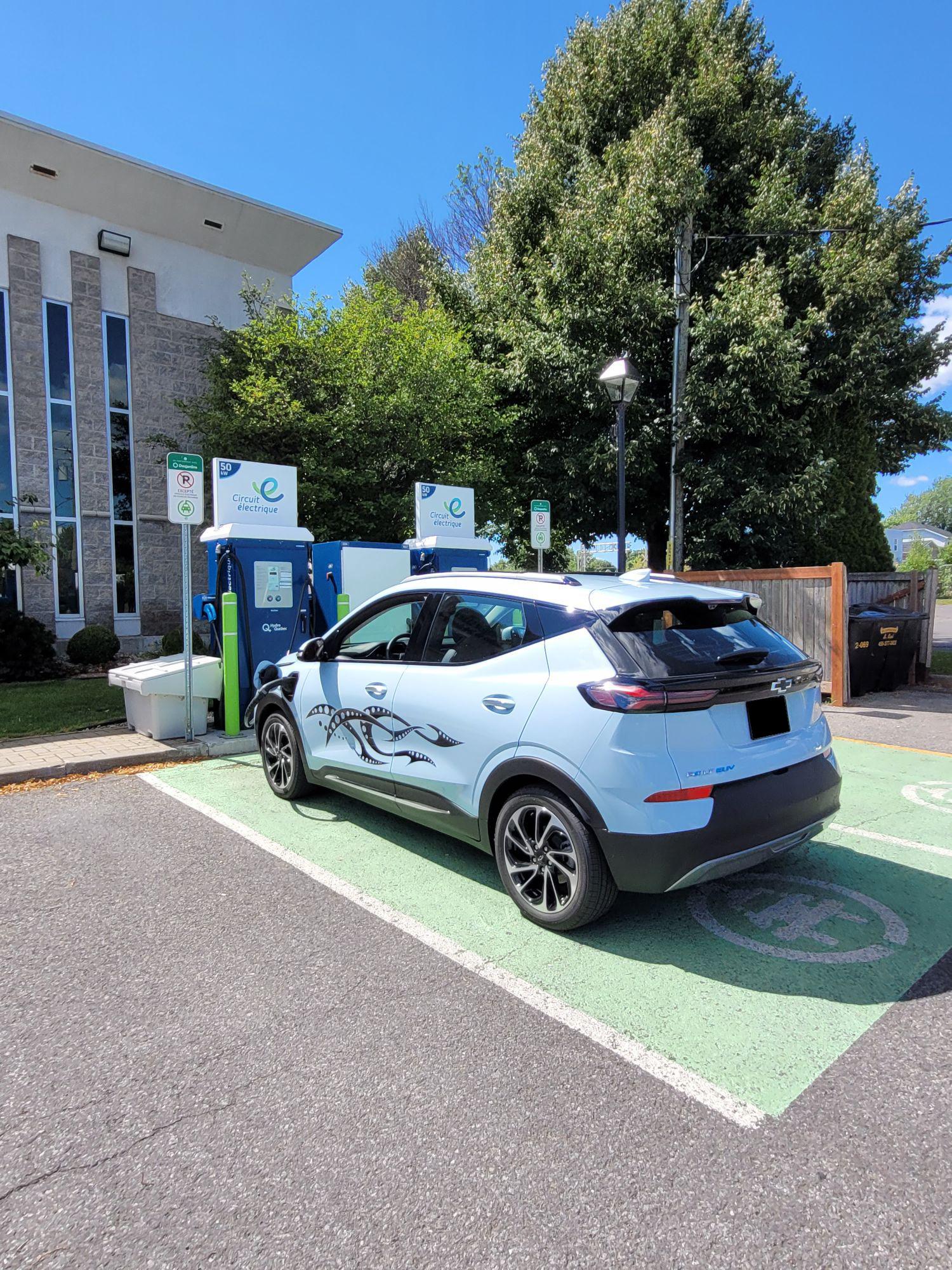 Desjardins SalaberrydeValleyfield, QC EV Station