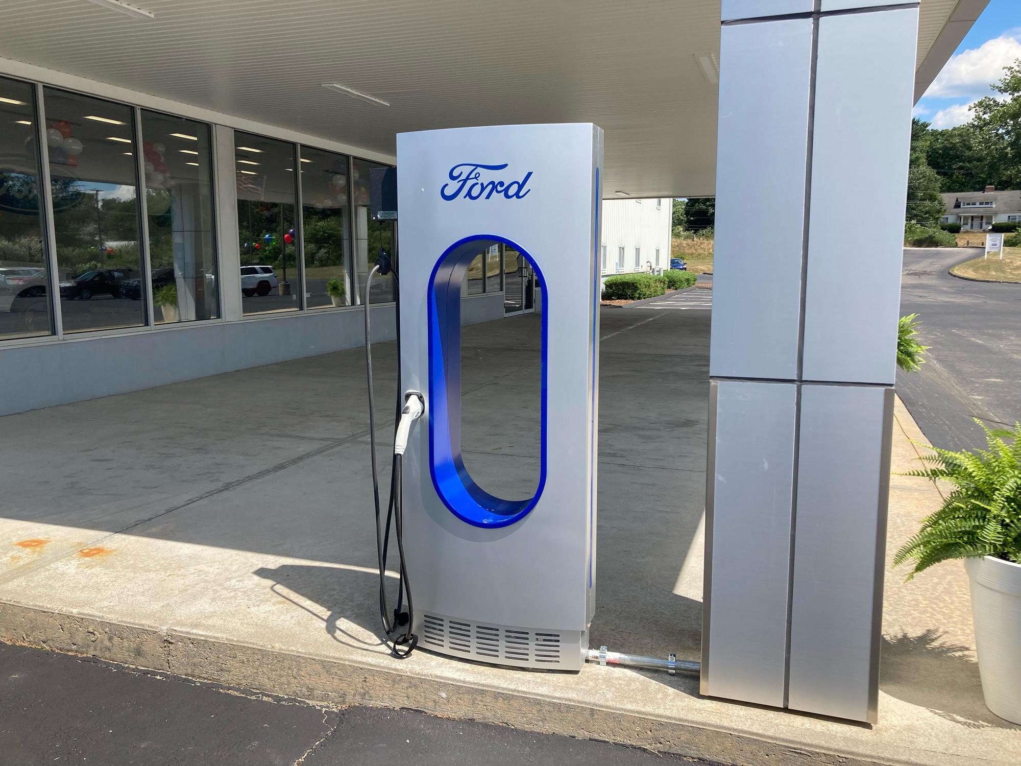 Heritage Valley Auto Group Putnam Putnam, CT EV Station
