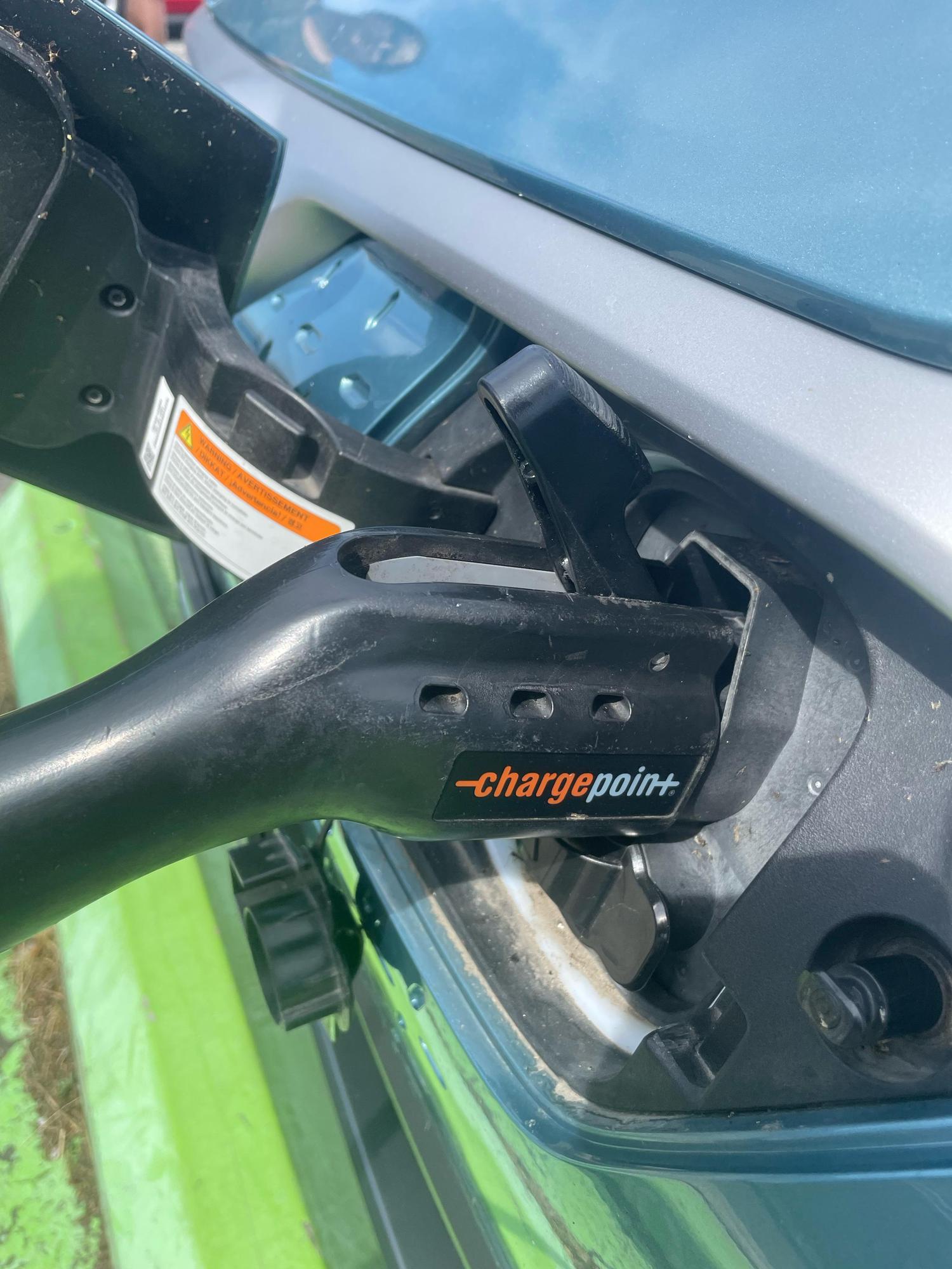 Woodgrove Centre Toys"R"Us Nanaimo, BC EV Station