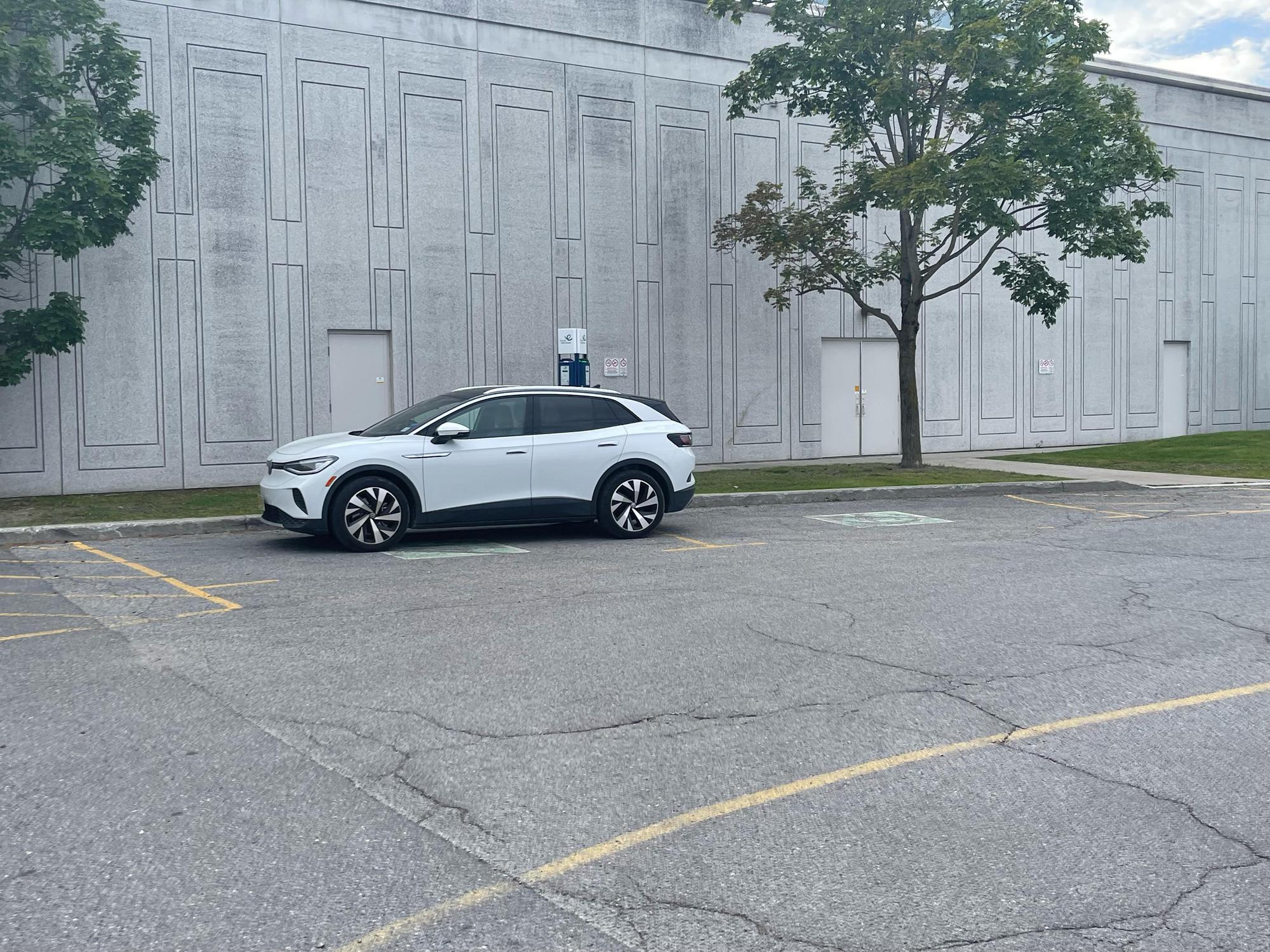 Galeries StHyacinthe Entrance 8 SaintHyacinthe, QC EV Station