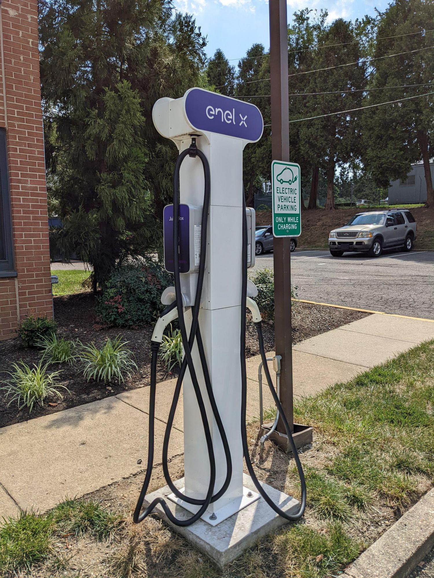 Parc View Arlington Apartments Arlington, VA EV Station