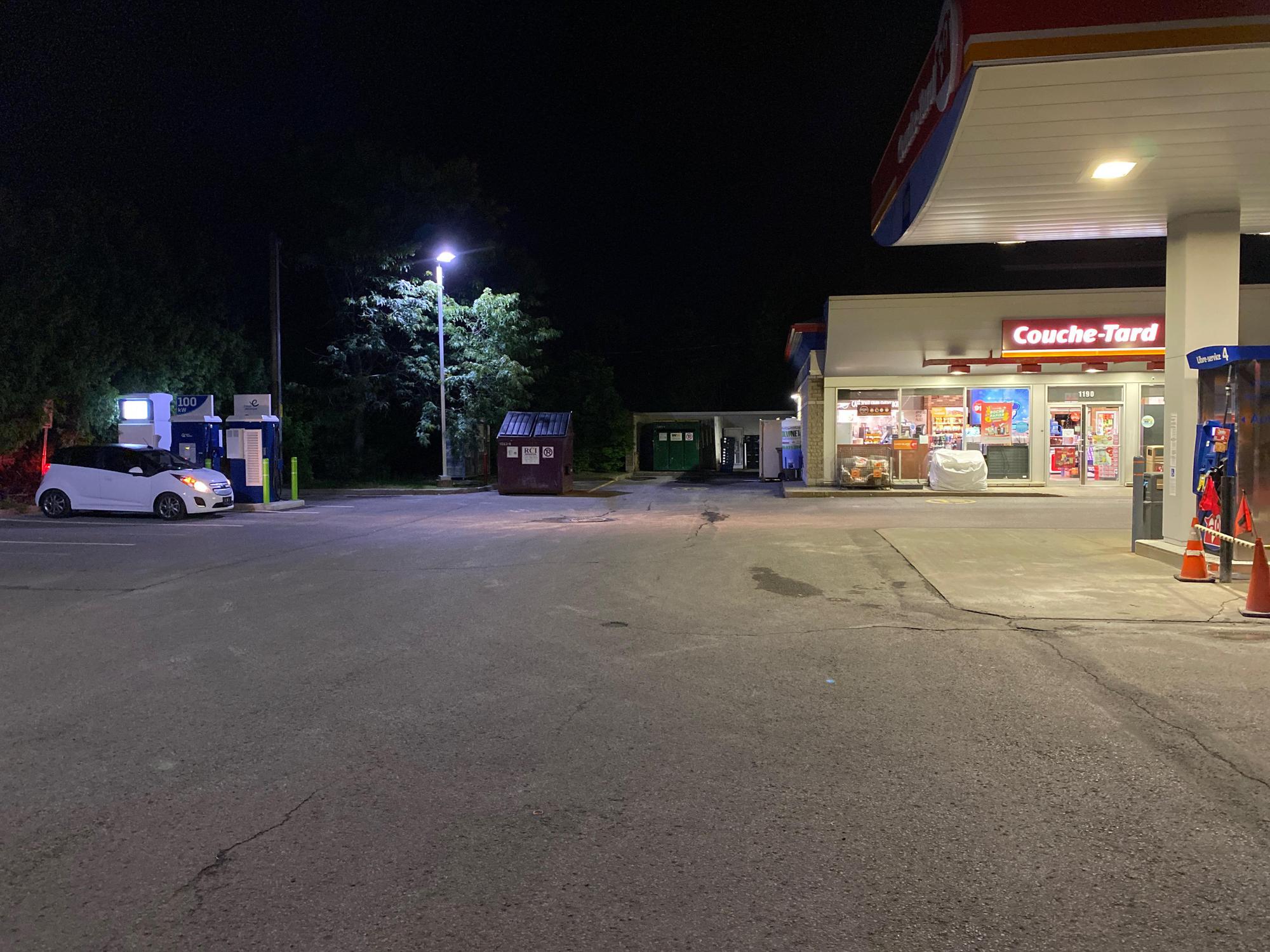 CoucheTard Repentigny, QC EV Station