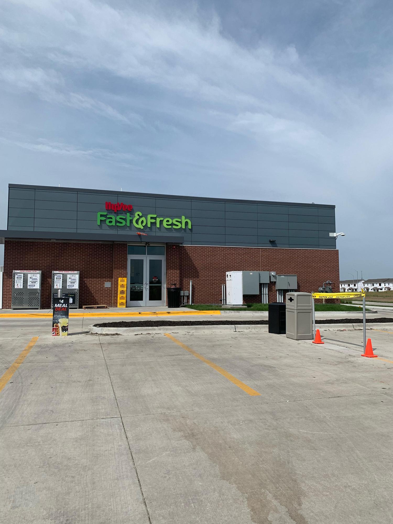HyVee Fast & Fresh Waukee, IA EV Station