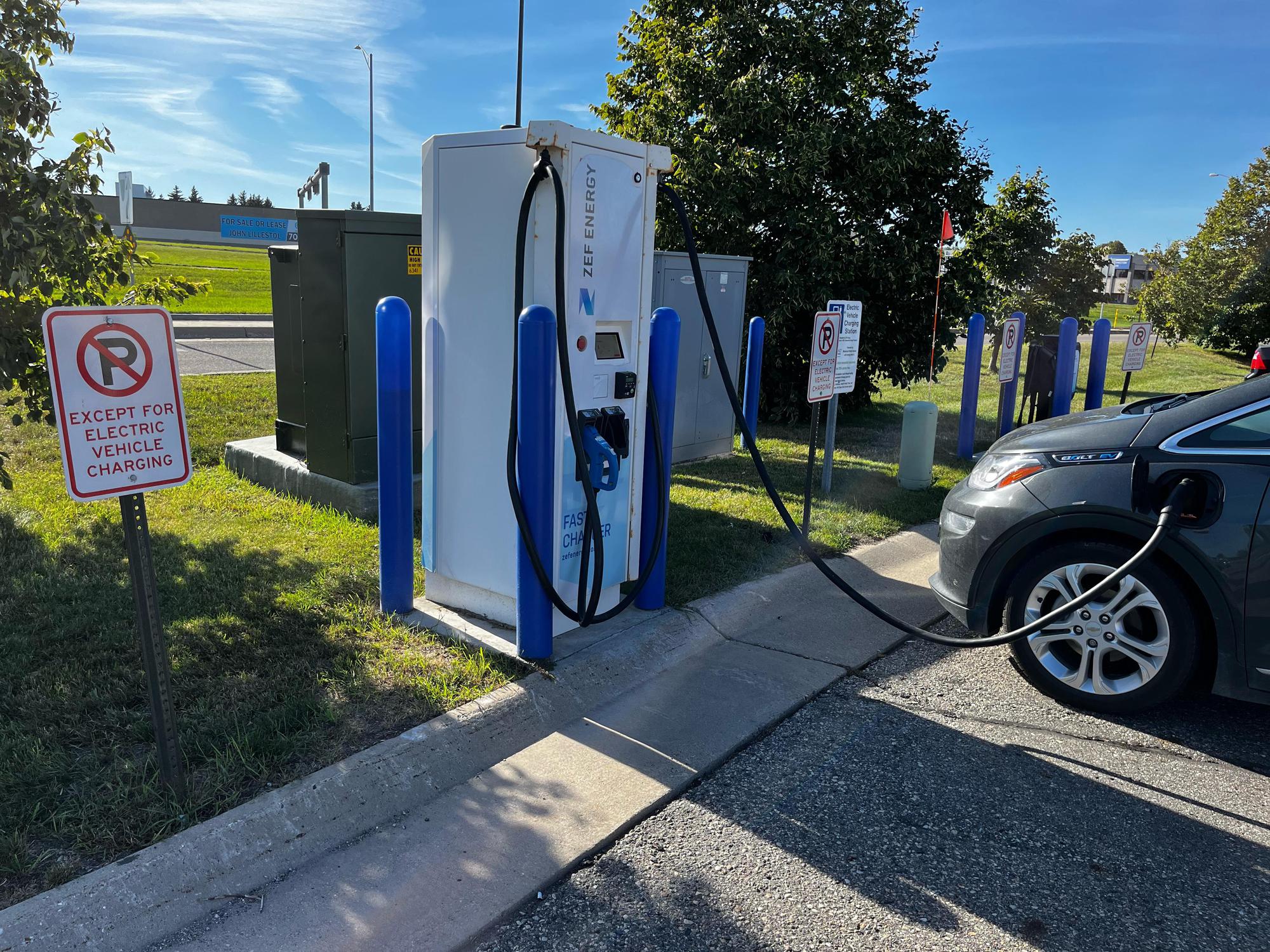 Noodles and Company Moorhead, MN EV Station