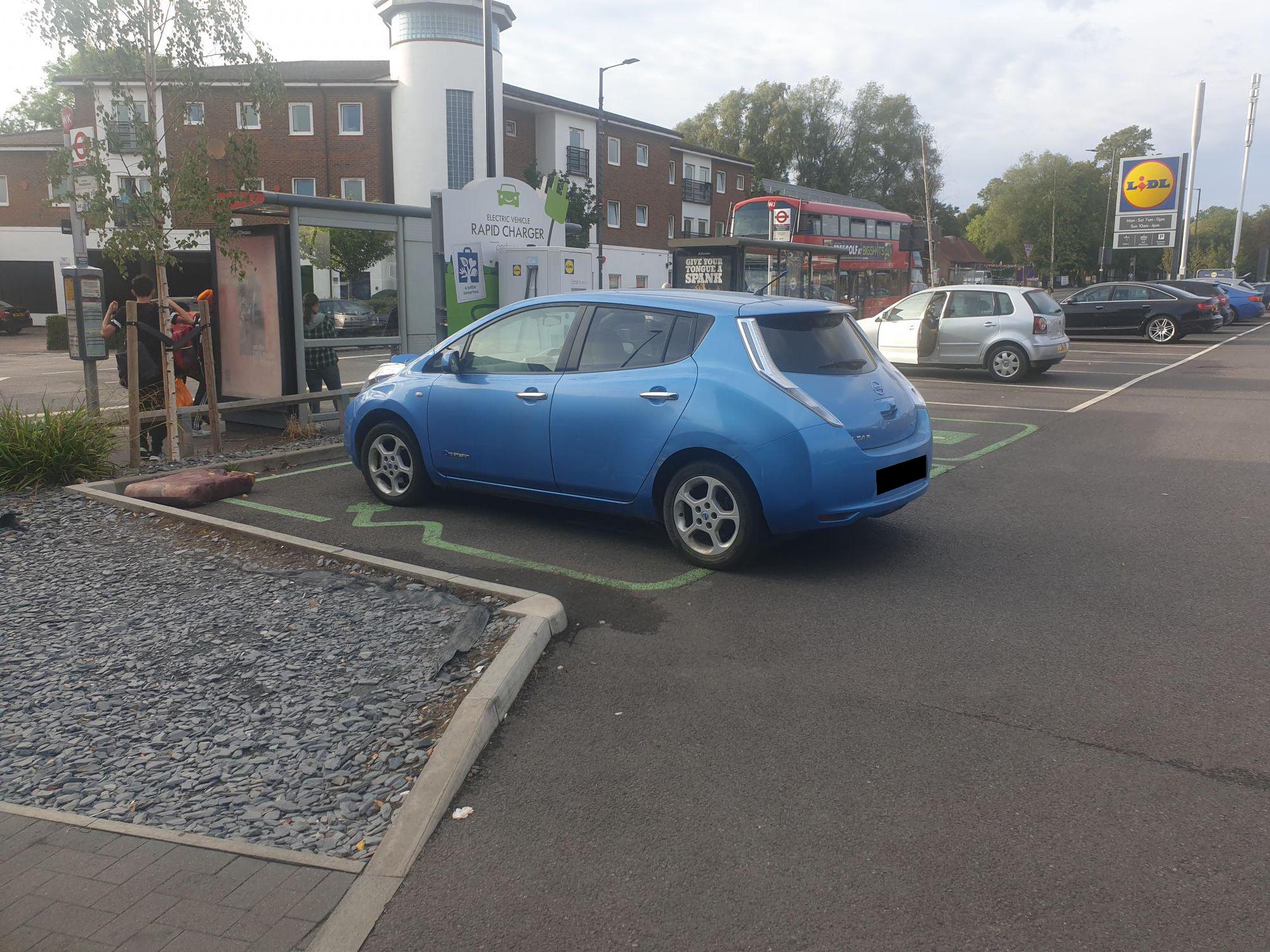 Lidl Harrow Weald 354 High Rd, Harrow Weald, Harrow HA3 6HF, UK EV