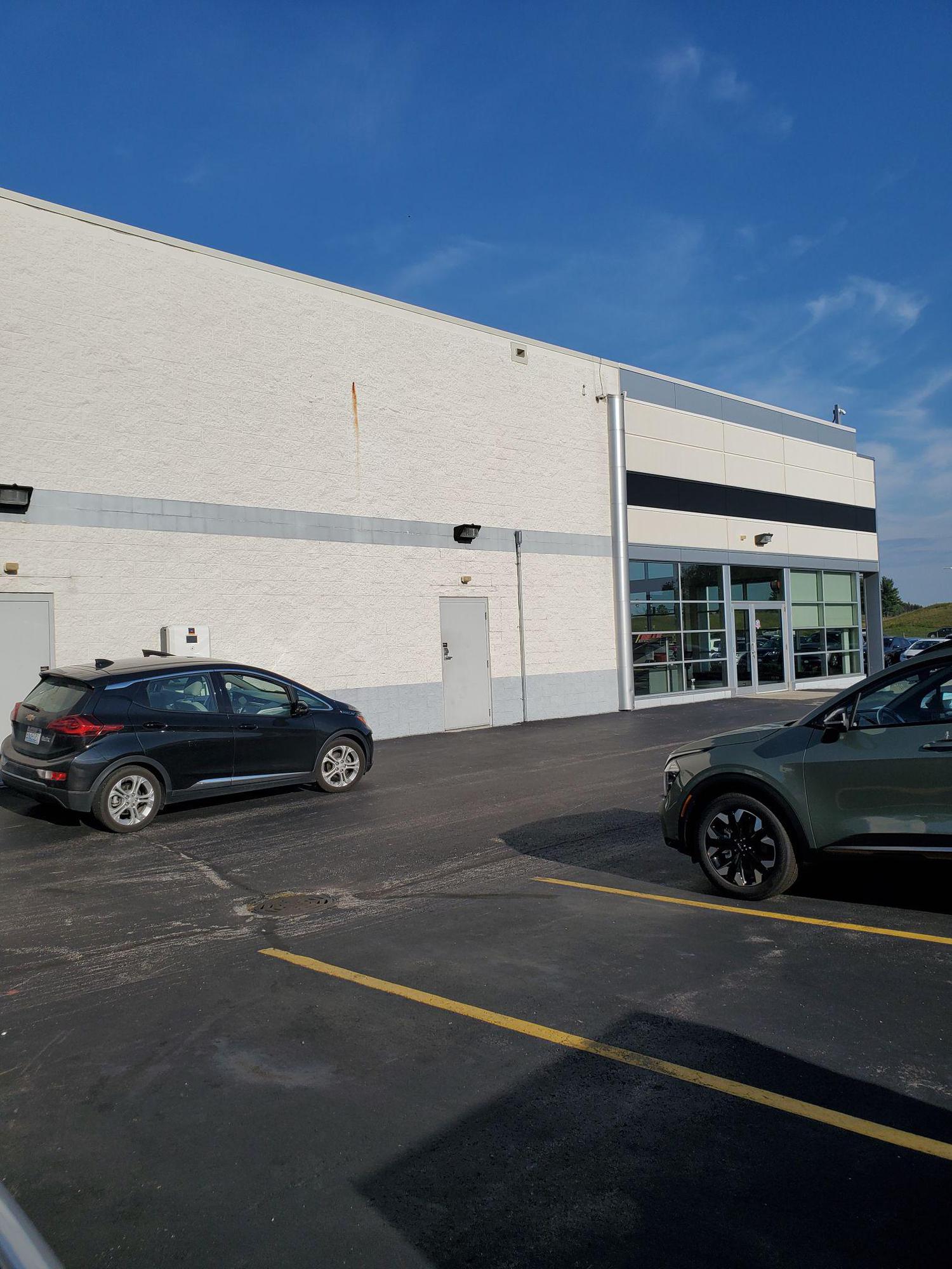 Ewald Kia of Oconomowoc Oconomowoc, WI EV Station