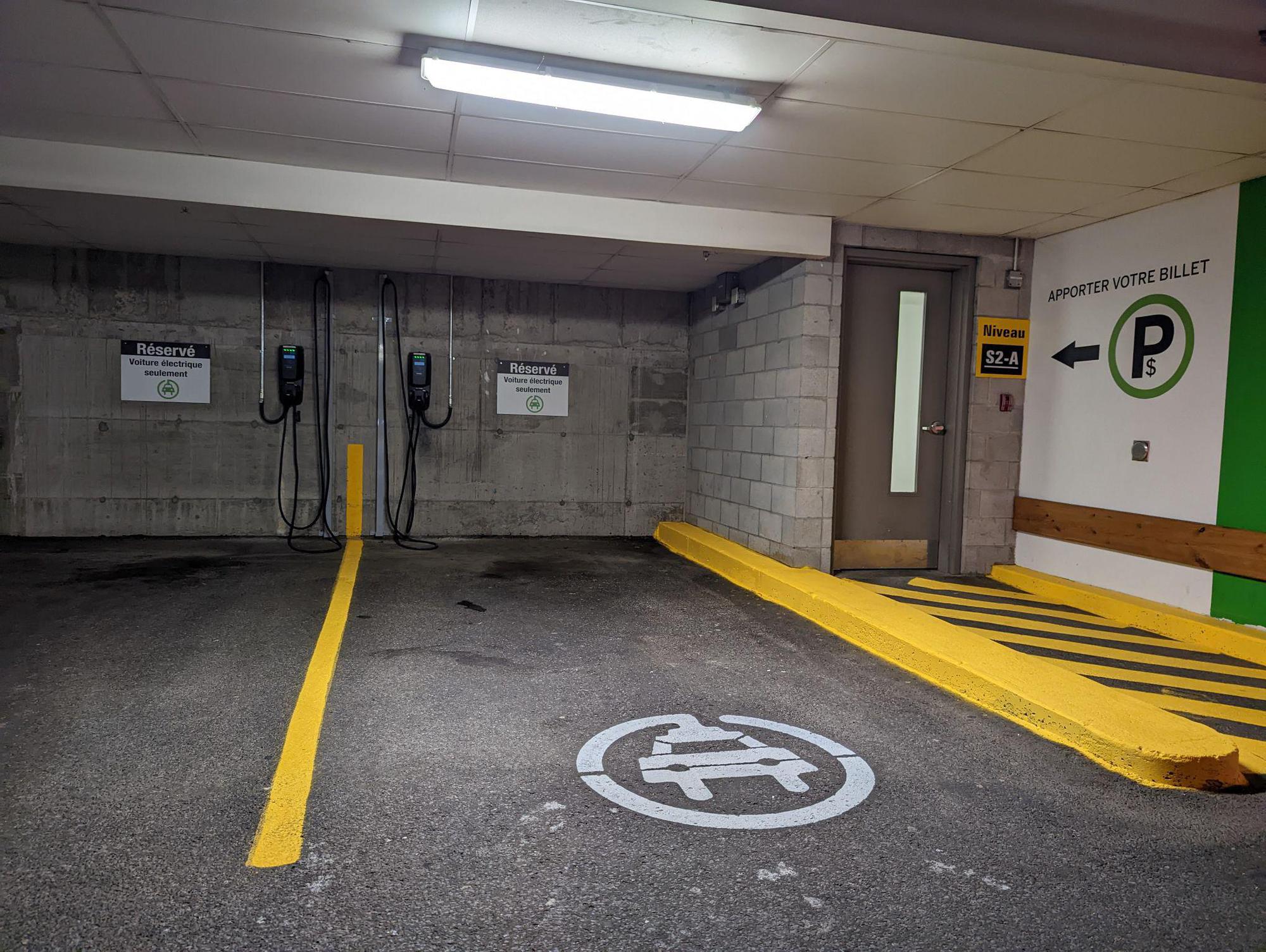 Édifice Delta Québec, QC EV Station