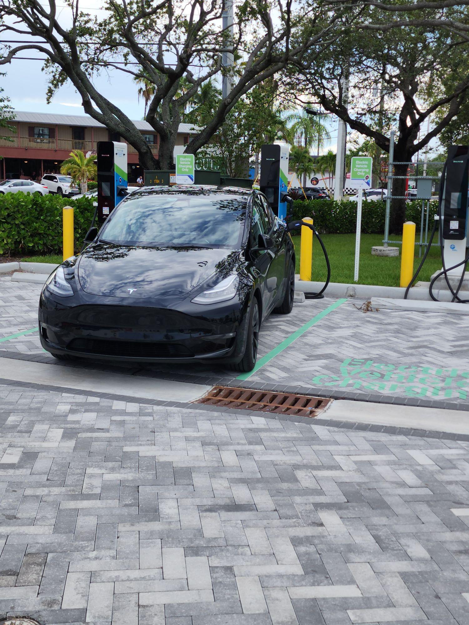 Sprouts Farmers Market Oakland Park, FL EV Station