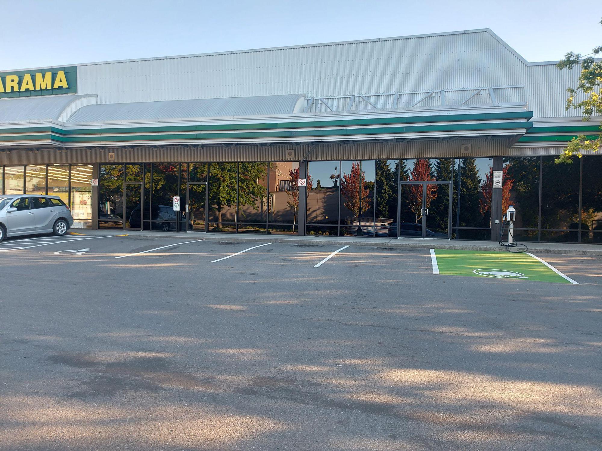 Saanich Plaza Dollarama Victoria, BC EV Station
