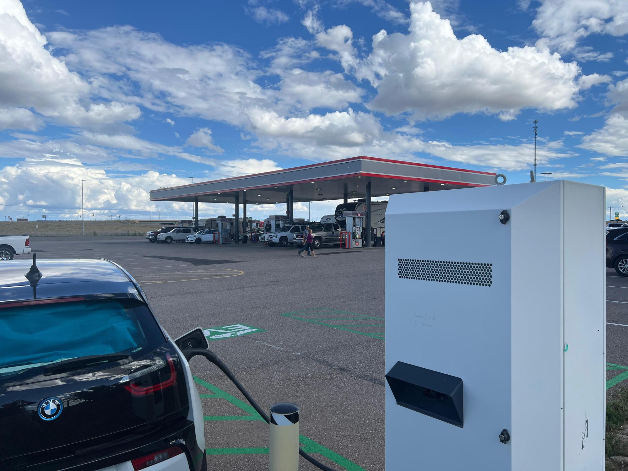 Clines Corners Travel Center (1) Clines Corners, NM EV Station