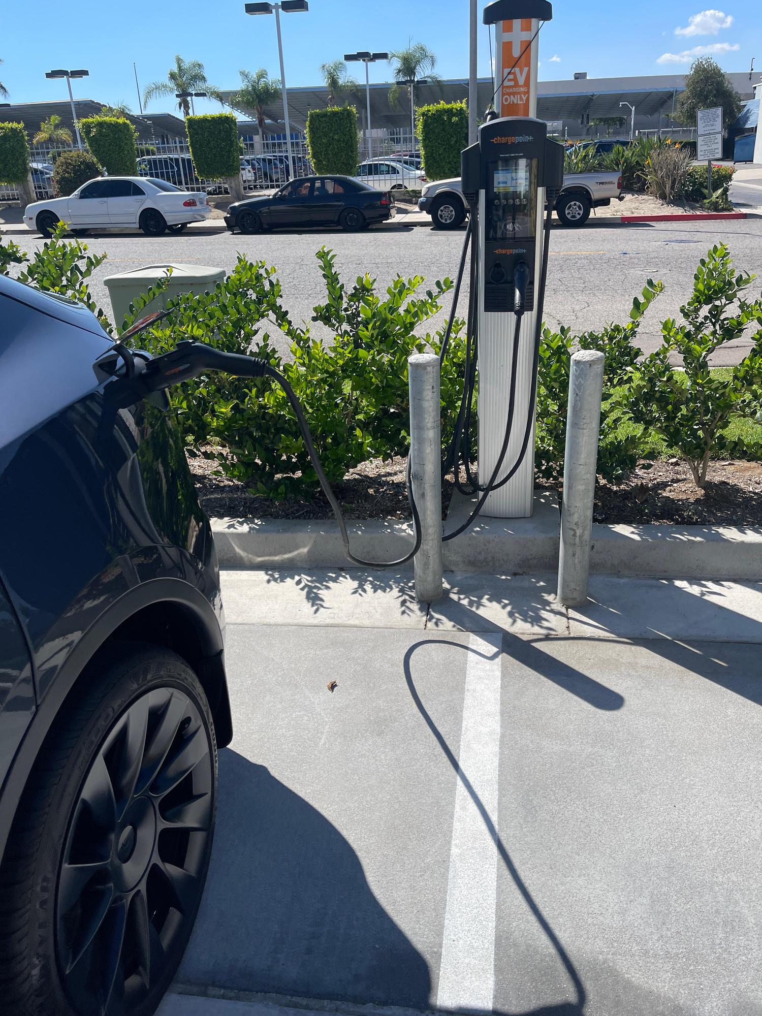 Mercedes-Benz of Anaheim | Anaheim, CA | EV Station