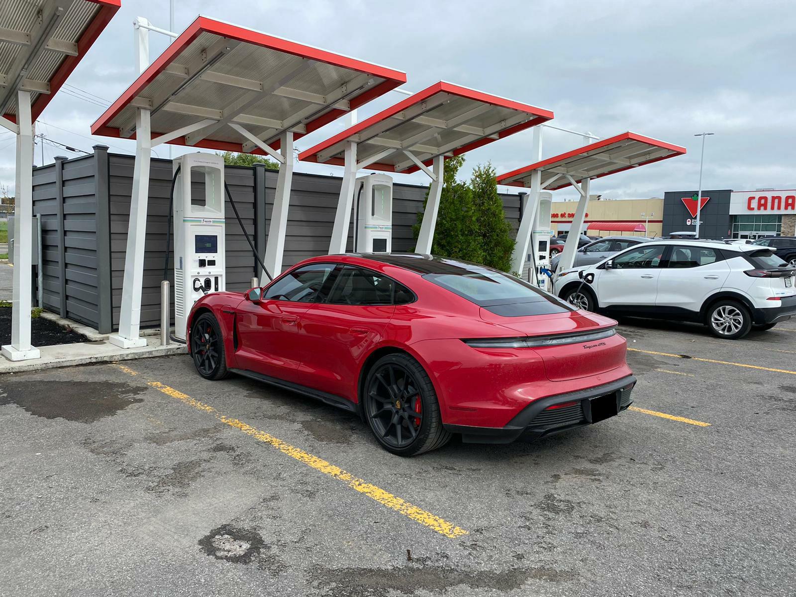 Canadian Tire Repentigny Repentigny, QC EV Station
