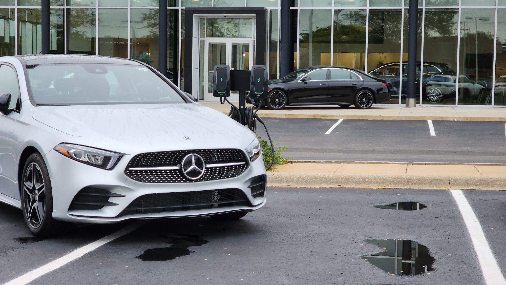 Napleton Auto Group Loves Park, IL EV Station